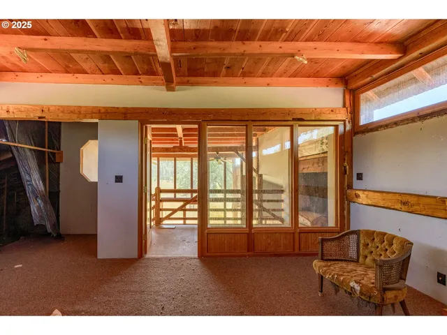 $750,000 | 5005 Caves Highway, Cave Junction, OR 97523