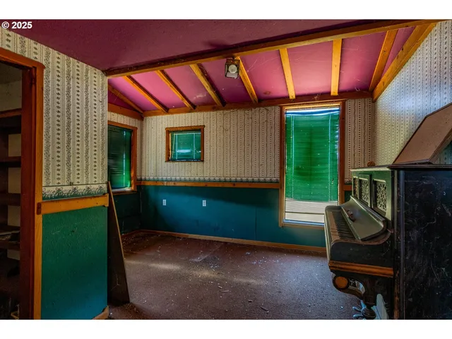 $750,000 | 5005 Caves Highway, Cave Junction, OR 97523