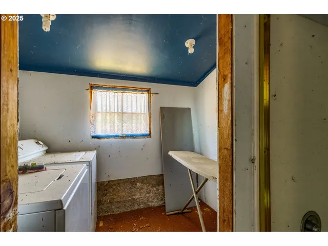 $750,000 | 5005 Caves Highway, Cave Junction, OR 97523