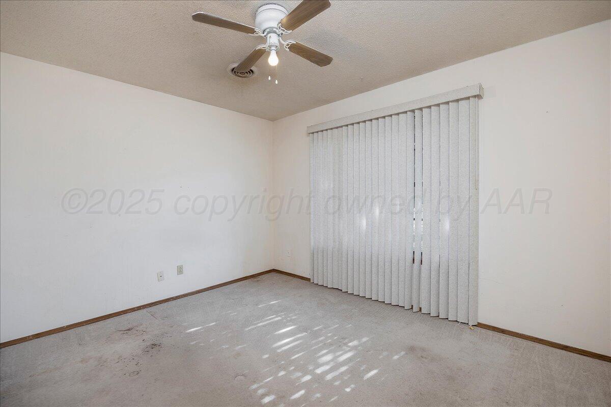7210 Hatton Road Amarillo, TX 79110 - Photo 17 of 23 an empty room with a ceiling fan and fan