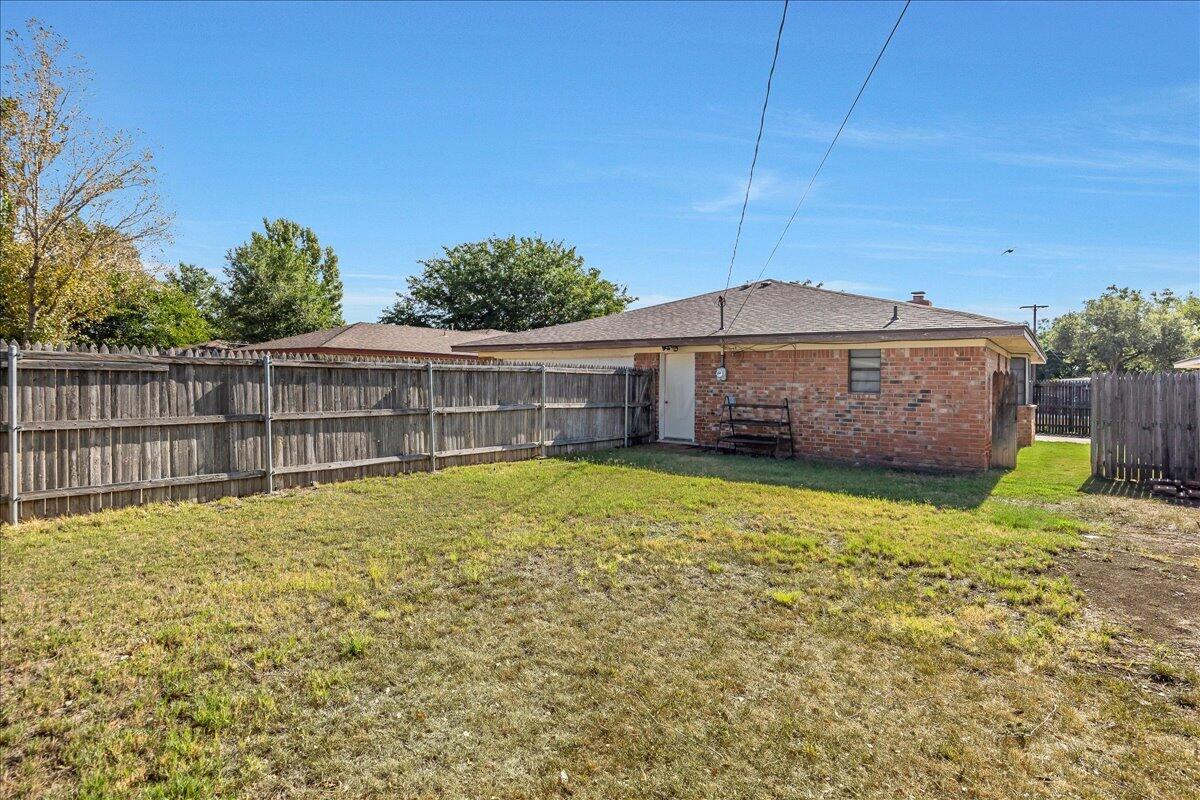 7210 Hatton Road Amarillo, TX 79110 - Photo 21 of 23 a view of a house with a backyard