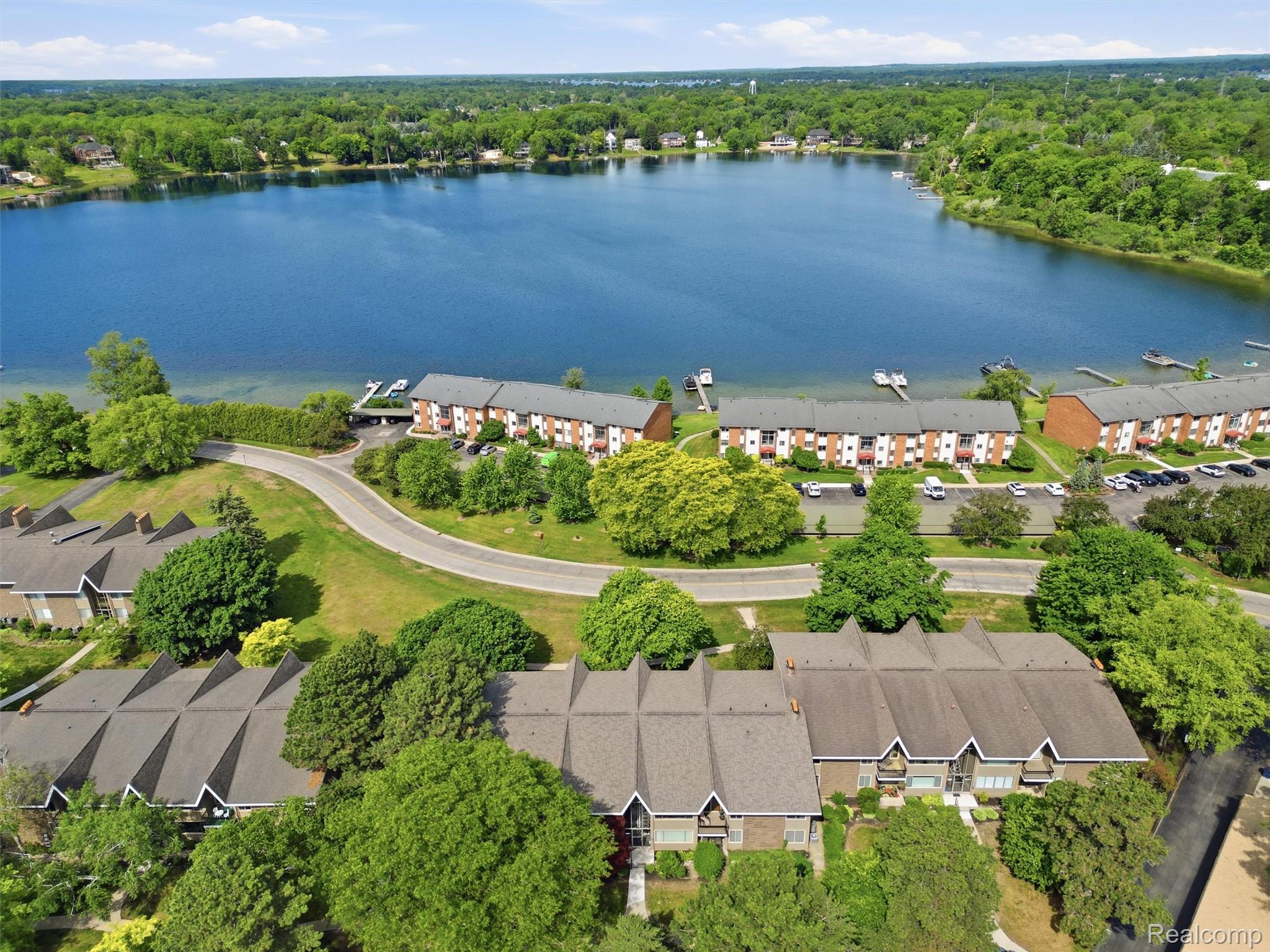1975 Klingensmith Road, Unit 26 Bloomfield Hills, MI 48302 - Photo 19 of 21 06-DJI_0327.jpg
