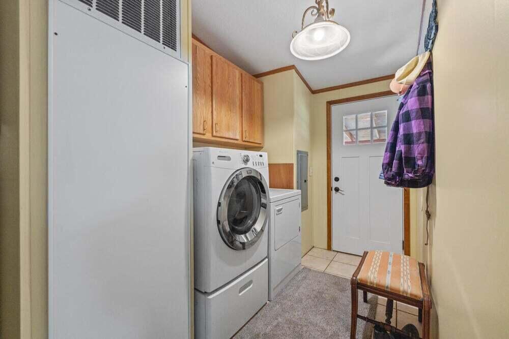 17550 South Poe Valley Road Klamath Falls, OR 97603 - Photo 34 of 59 a view of a hallway with washer and dryer
