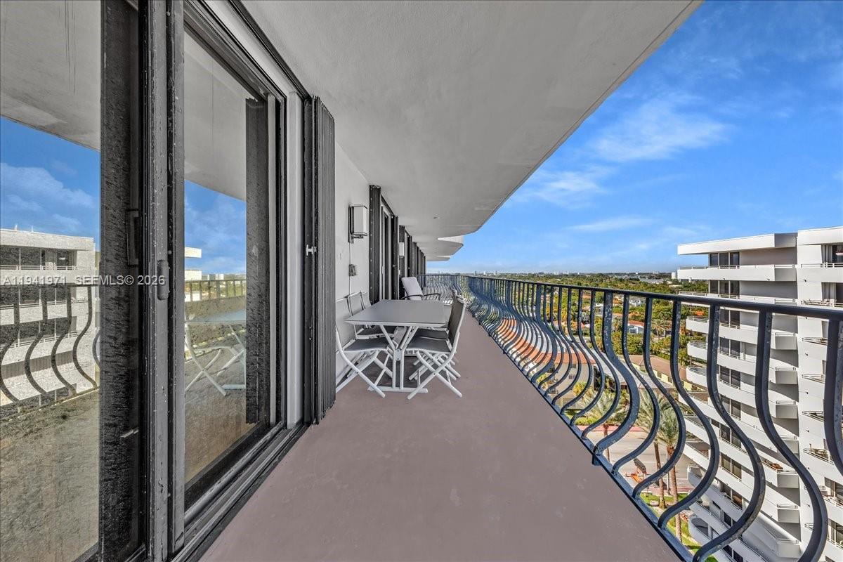 8877 Collins Avenue, Unit PH2 Surfside, FL 33154 - Photo 23 of 52