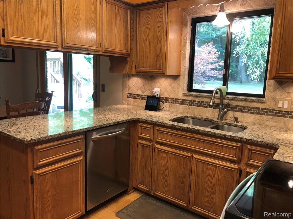 1750 Brewer Road Leonard, MI 48367 - Photo 16 of 67