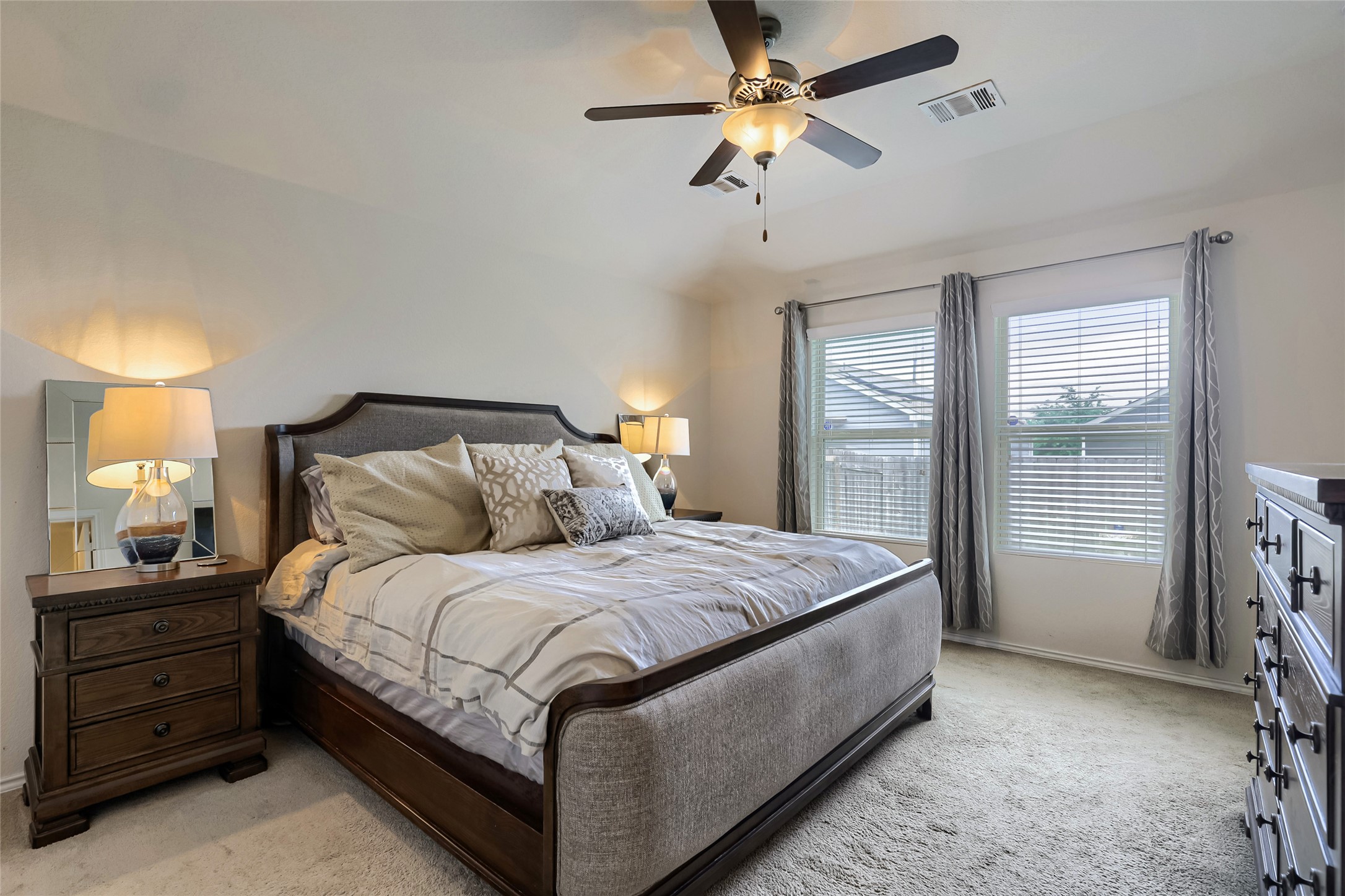 7216 Razors Edge Drive Austin, TX 78744 - Photo 9 of 36