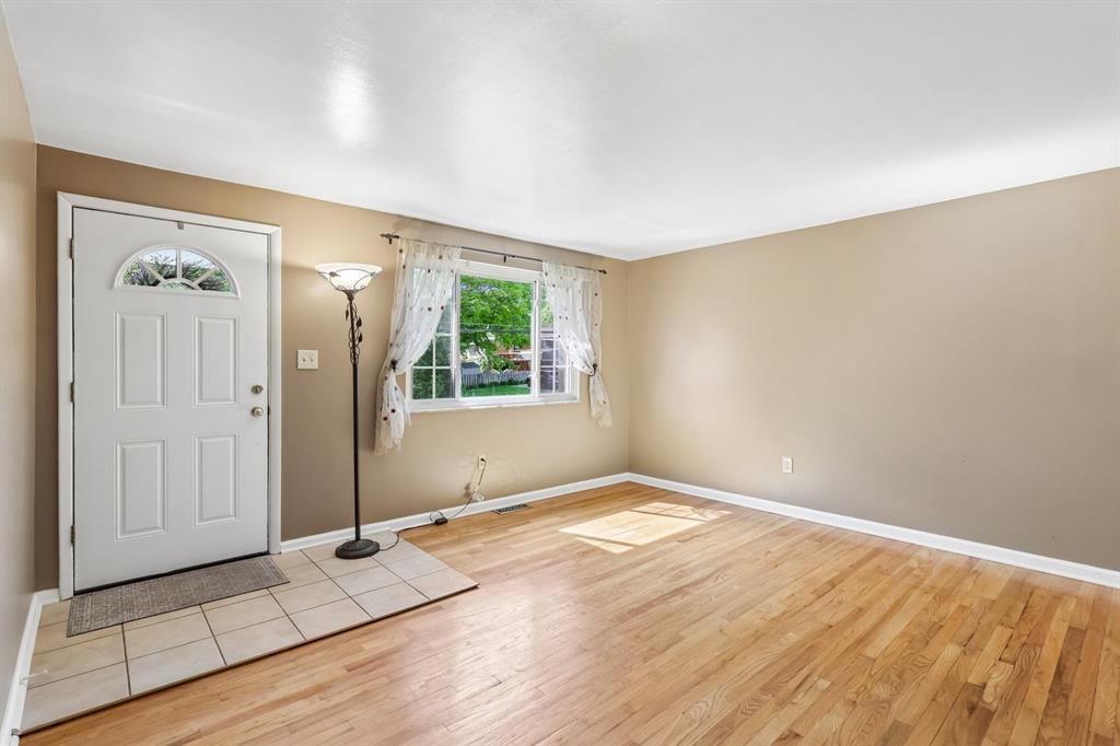 814 Dressel Road Allison Park, PA 15101 - Photo 6 of 47 Entry into Living Room