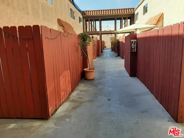 $400,000 | 719 North Eucalyptus Avenue, Unit 6C, Inglewood, CA 90302