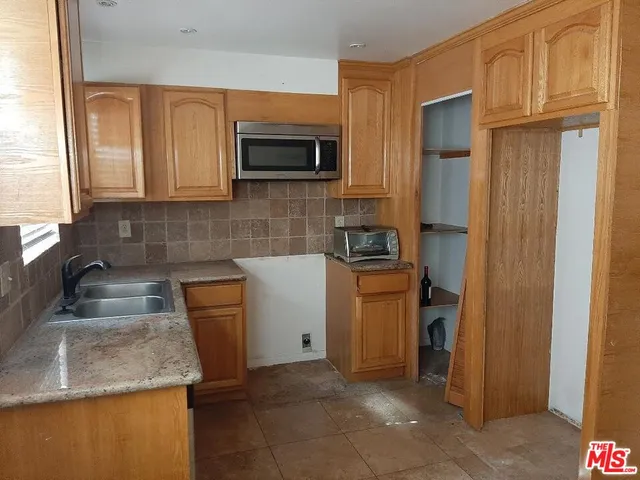 $400,000 | 719 North Eucalyptus Avenue, Unit 6C, Inglewood, CA 90302