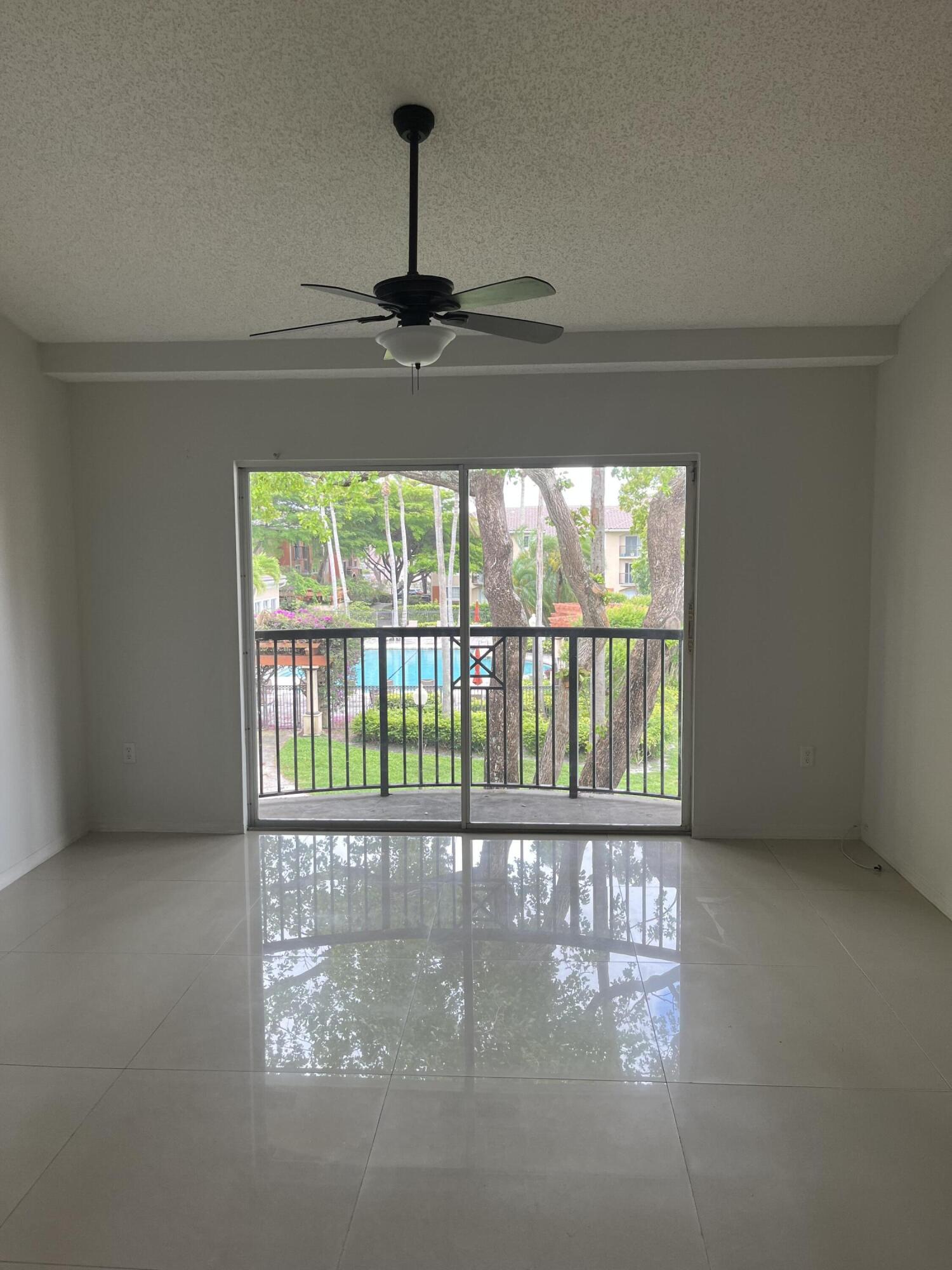 4191 Haverhill Road, Unit 409 West Palm Beach, FL 33417 - Photo 4 of 17 a view of an empty room and a window