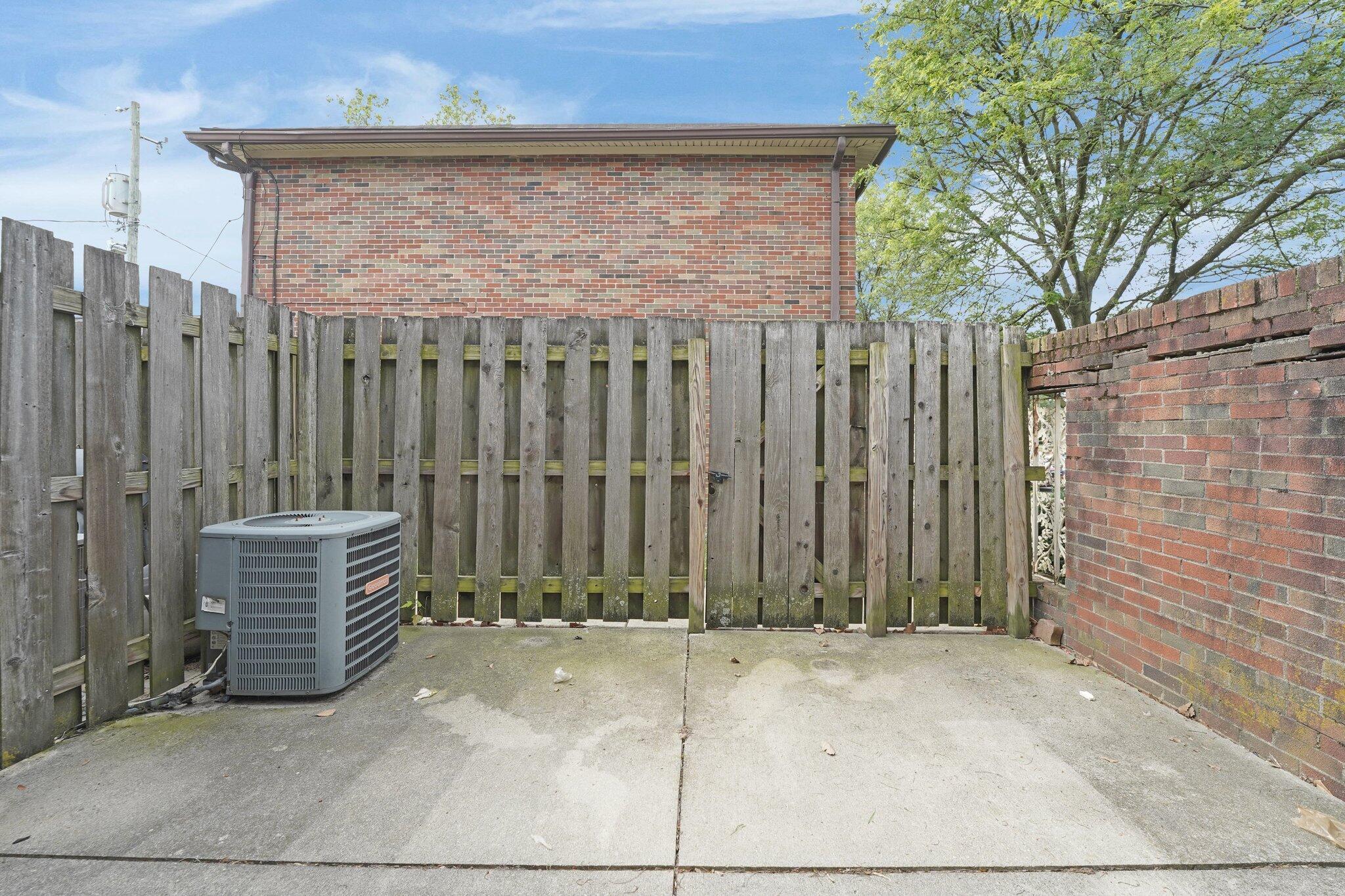 5738 Beechcroft Road, Unit L Columbus, OH 43229 - Photo 24 of 25 24-web-or-mls-5738-beechcroft-rd-unit-l