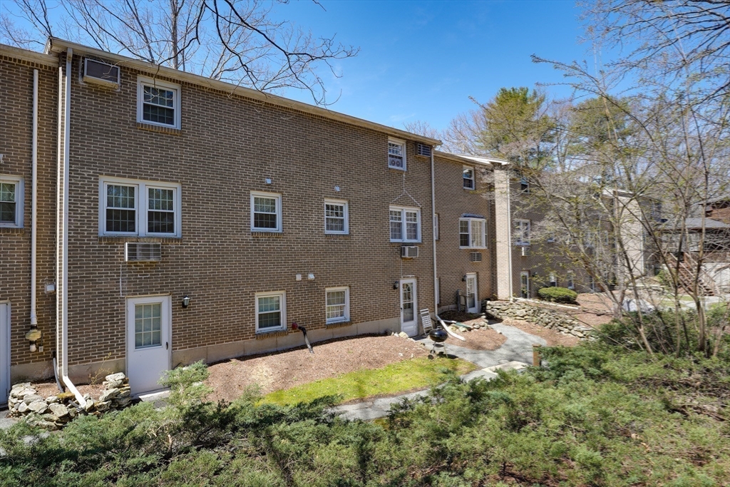 15 Cannongate Road, Unit 34 Tyngsborough, MA 01879 - Photo 22 of 26