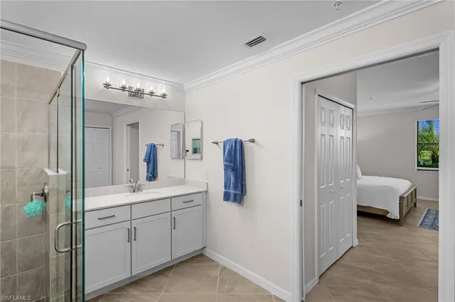 a en suite bathroom with a double vanity sink and mirror