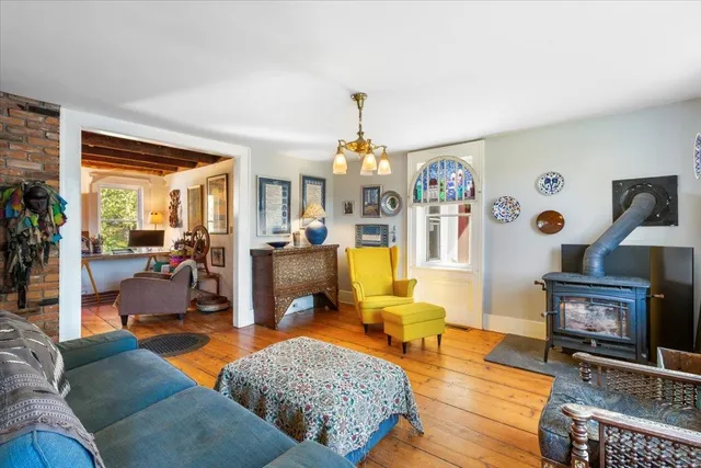 $450,000 | 21 County Road, Pownal, VT 05261