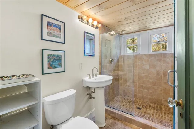 $450,000 | 21 County Road, Pownal, VT 05261