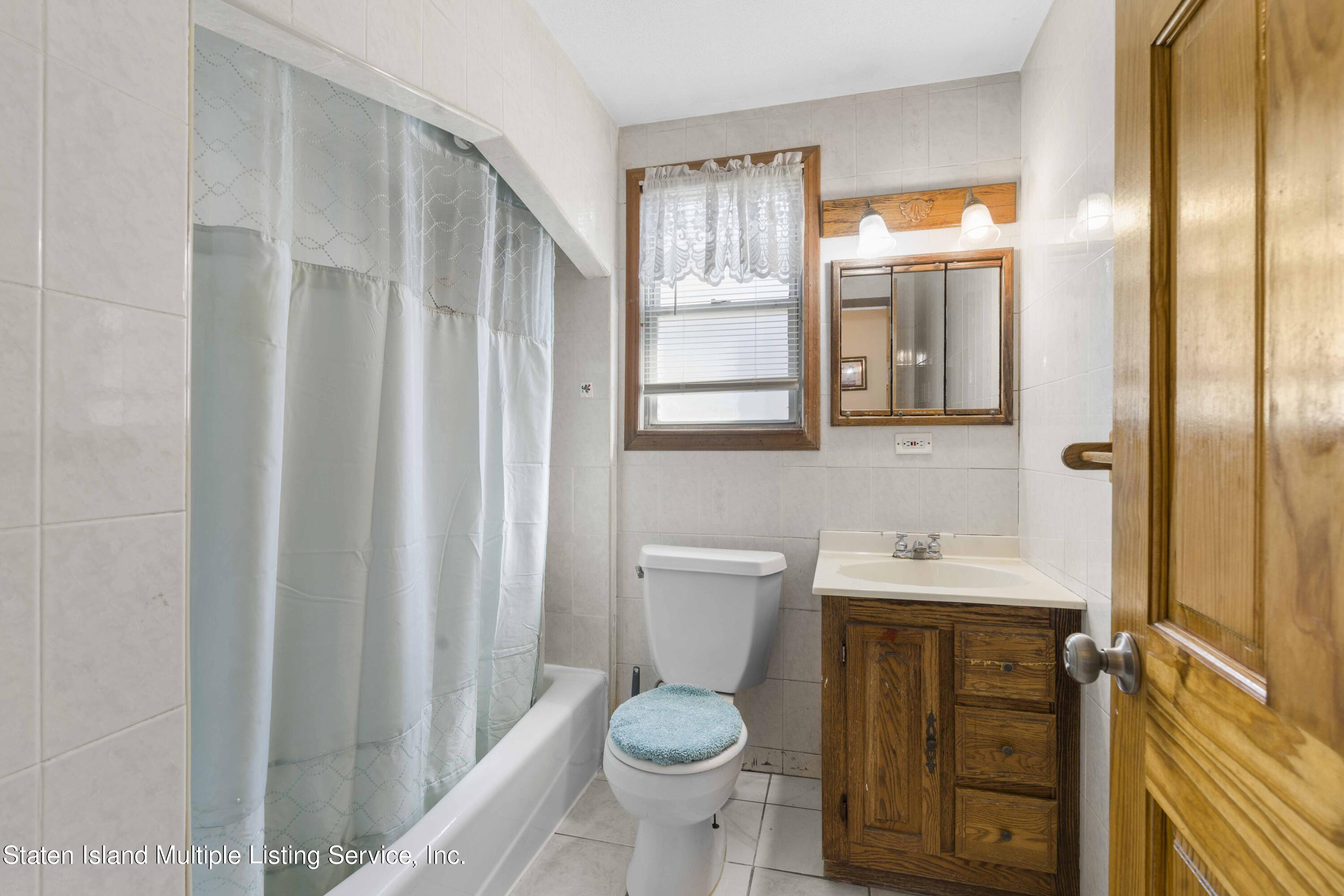109 Governor Road Staten Island, NY 10314 - Photo 11 of 30 DSC08921