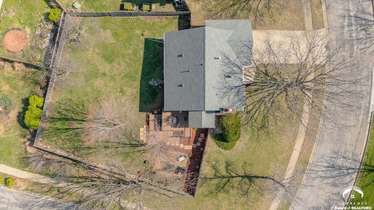 1029 Eldridge Street Lawrence, KS 66049 - Photo 3 of 27