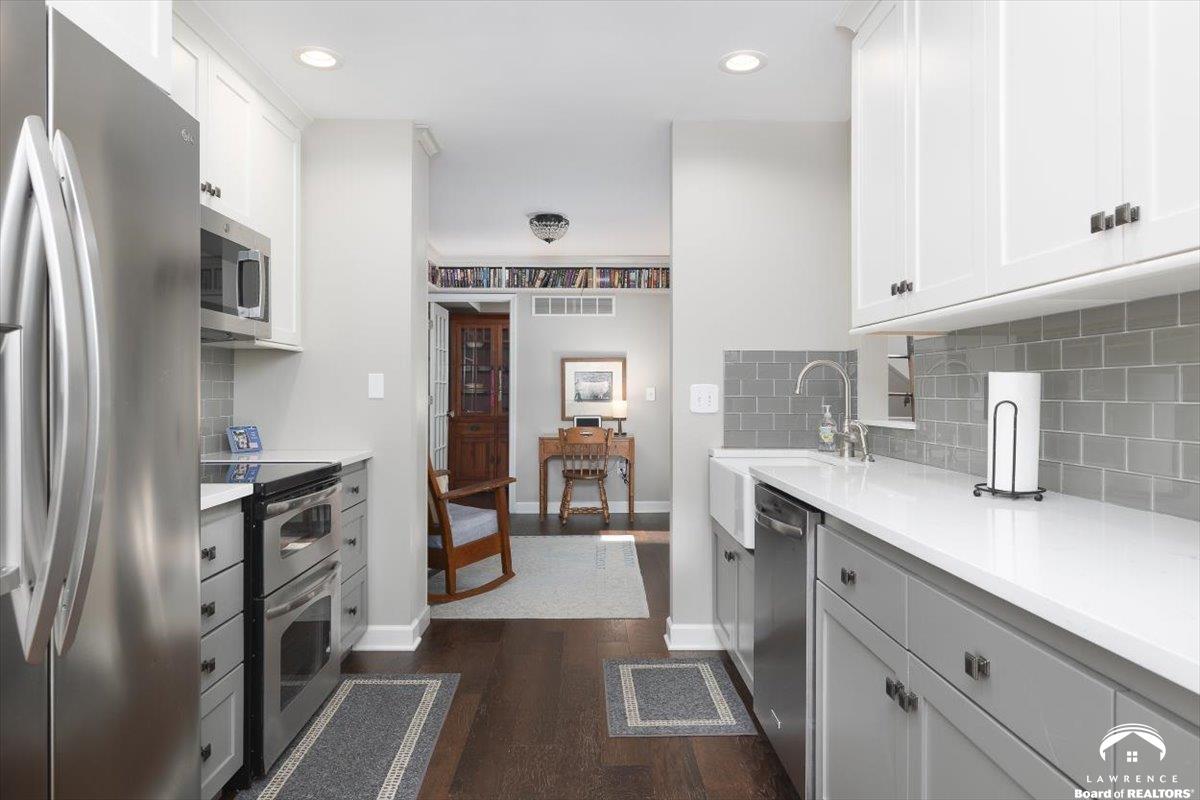 1029 Eldridge Street Lawrence, KS 66049 - Photo 10 of 27