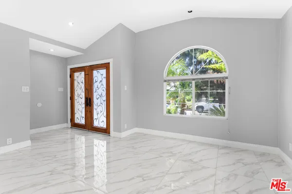 $7,950 | 138 North Almont Drive, West Hollywood, CA 90048