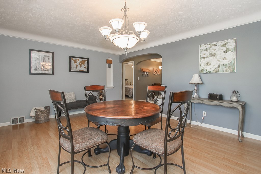 5692 Cherokee Road Cleveland, OH 44124 - Photo 2 of 32