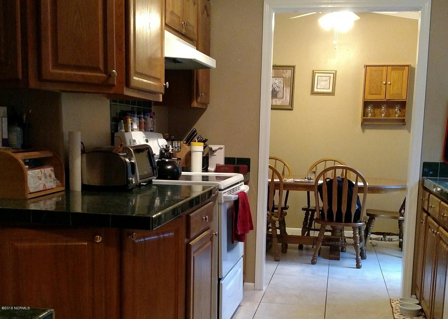 206 Heathcliff Road Wilmington, NC 28409 - Photo 3 of 16 Kitchen to Dining