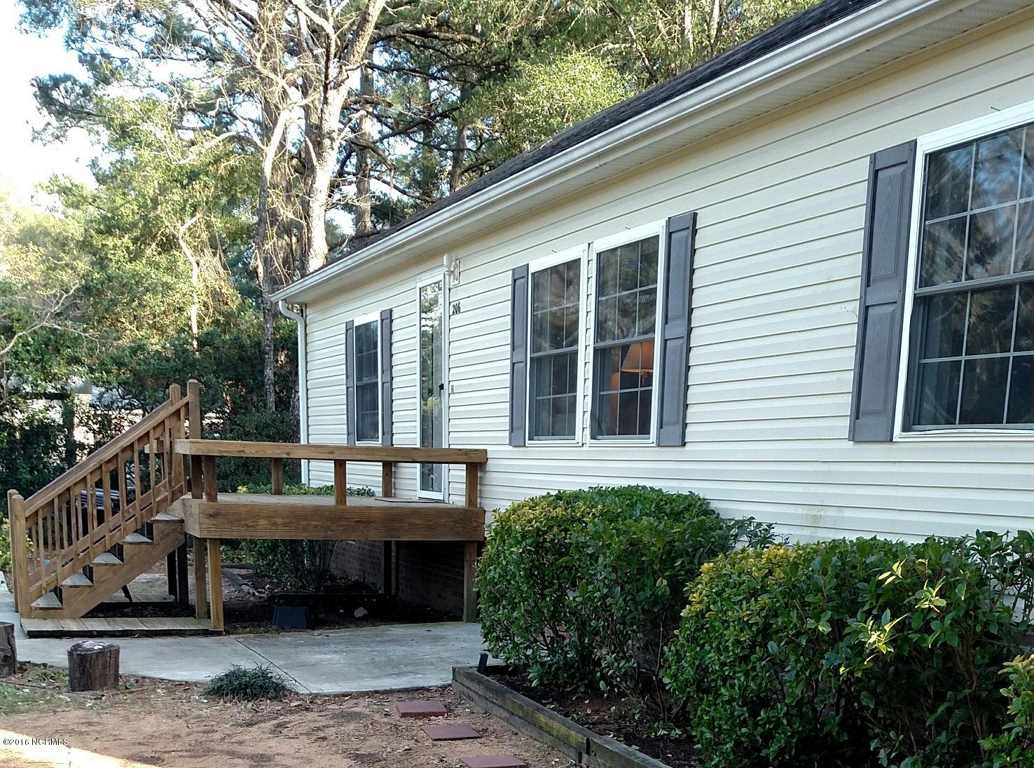 206 Heathcliff Road Wilmington, NC 28409 - Photo 5 of 16 Front Close w deck