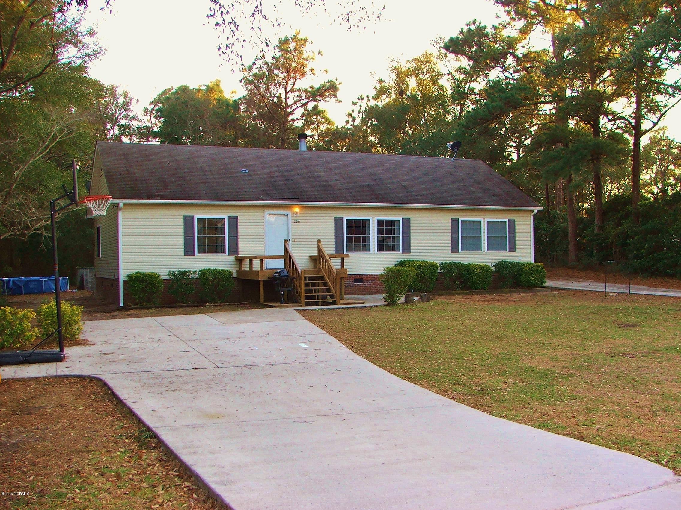 206 Heathcliff Road Wilmington, NC 28409 - Photo 6 of 16 Front View from Lt