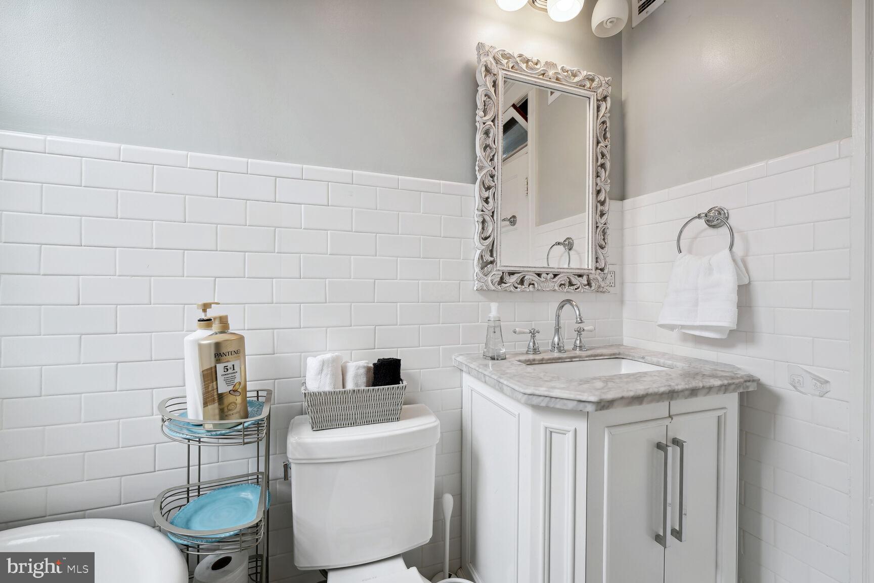 722 13th Street Southeast, Unit A Washington, DC 20003 - Photo 12 of 32