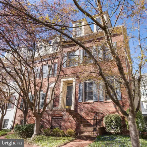 $979,000 | 8882 Ashgrove House Lane, Vienna, VA 22182