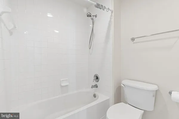 $949,900 | 8882 Ashgrove House Lane, Vienna, VA 22182