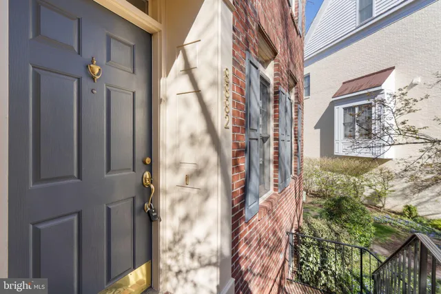 $979,000 | 8882 Ashgrove House Lane, Vienna, VA 22182