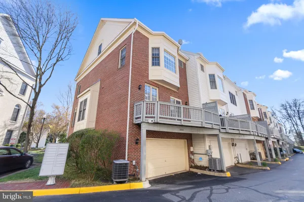 $949,900 | 8882 Ashgrove House Lane, Vienna, VA 22182
