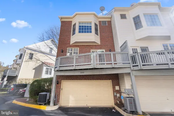 $949,900 | 8882 Ashgrove House Lane, Vienna, VA 22182