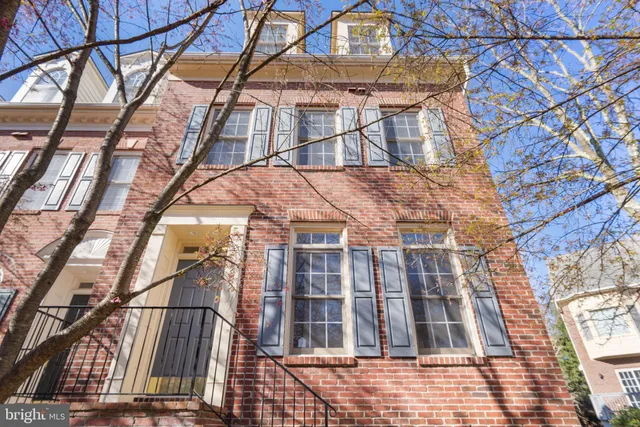 $979,000 | 8882 Ashgrove House Lane, Vienna, VA 22182