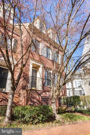 $949,900 | 8882 Ashgrove House Lane, Vienna, VA 22182
