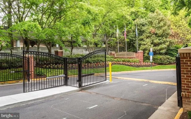 $979,000 | 8882 Ashgrove House Lane, Vienna, VA 22182