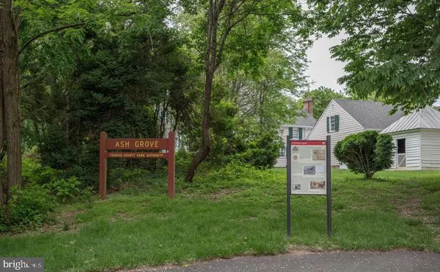 $979,000 | 8882 Ashgrove House Lane, Vienna, VA 22182