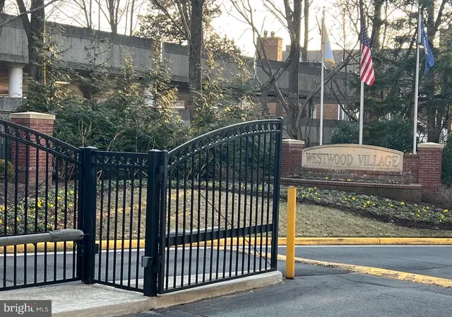 $979,000 | 8882 Ashgrove House Lane, Vienna, VA 22182