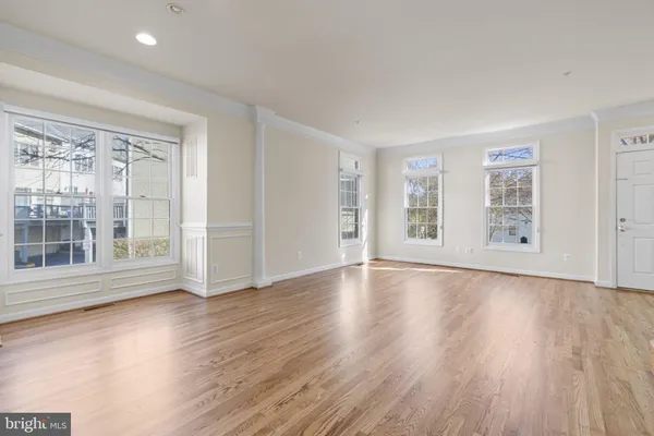 $949,900 | 8882 Ashgrove House Lane, Vienna, VA 22182