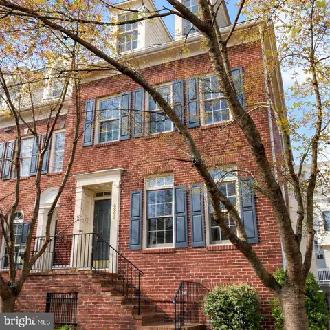 $979,000 | 8882 Ashgrove House Lane, Vienna, VA 22182