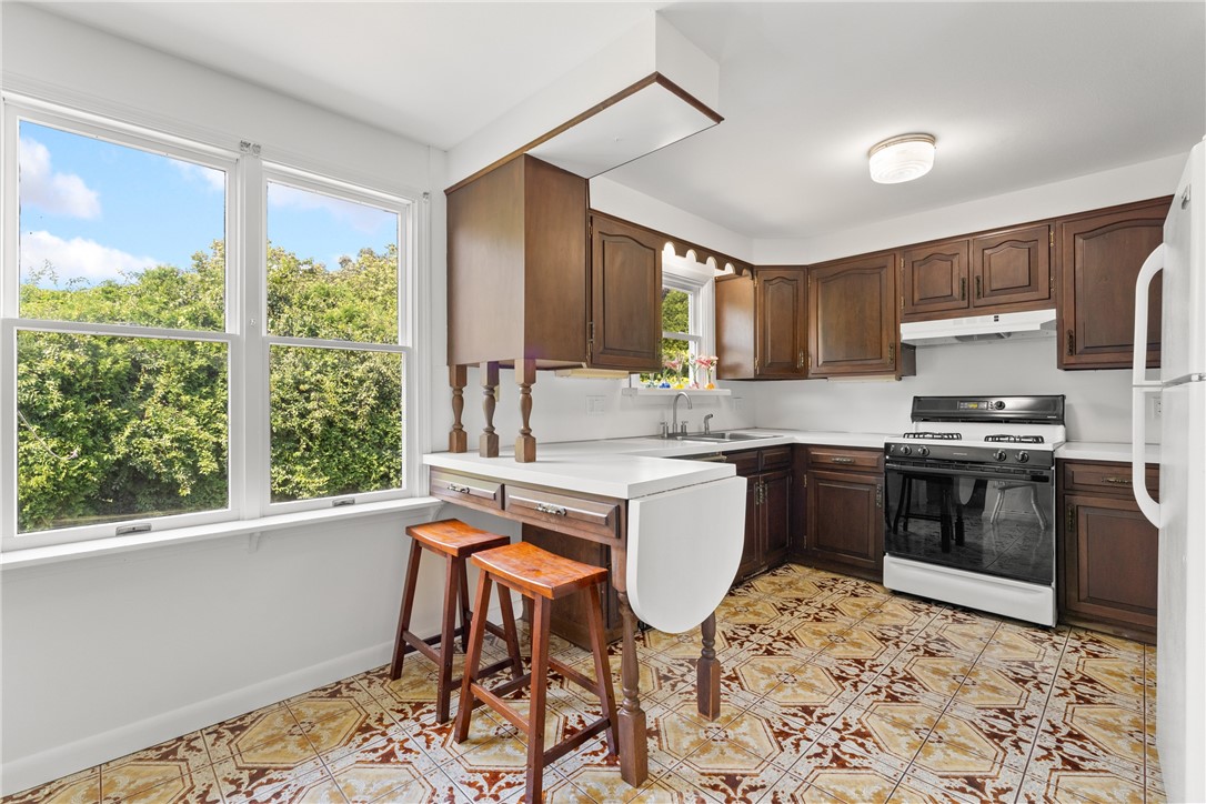 68 Canario Drive Warren, RI 02885 - Photo 10 of 40