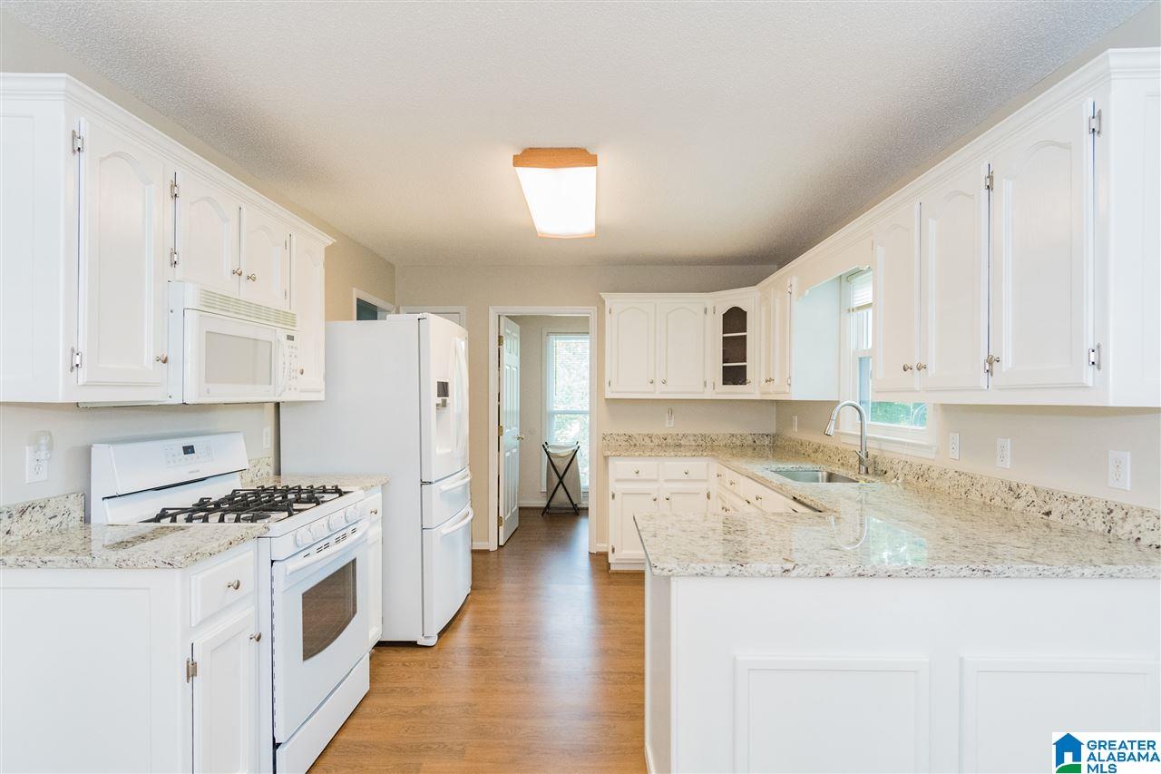 424 South Fork Circle Birmingham, AL 35244 - Photo 8 of 35