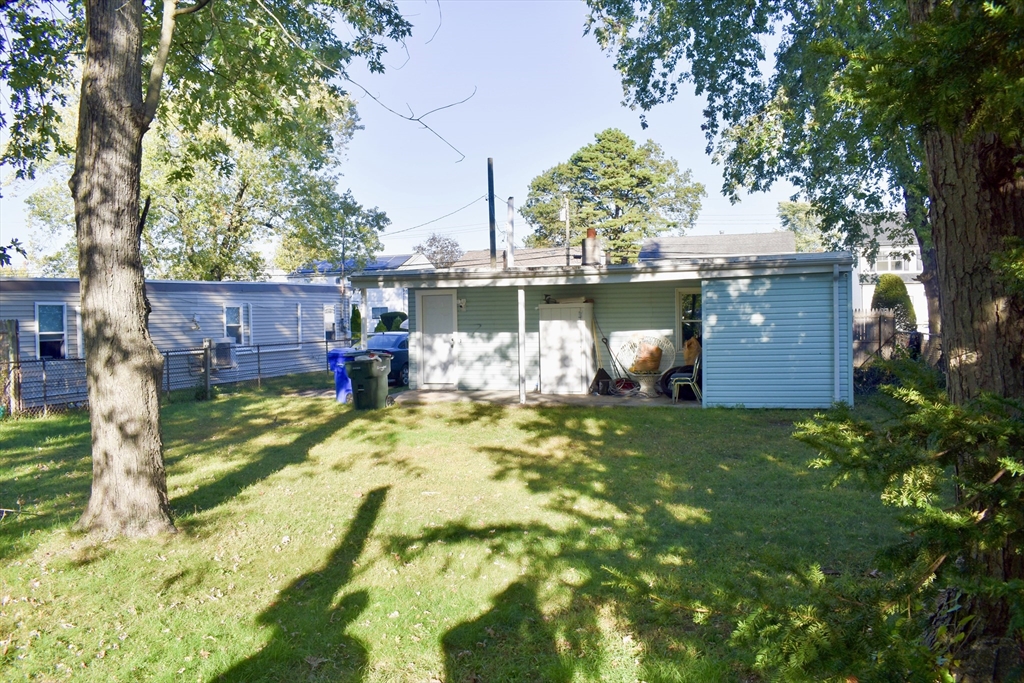 34 Wallace Street Springfield, MA 01119 - Photo 7 of 23