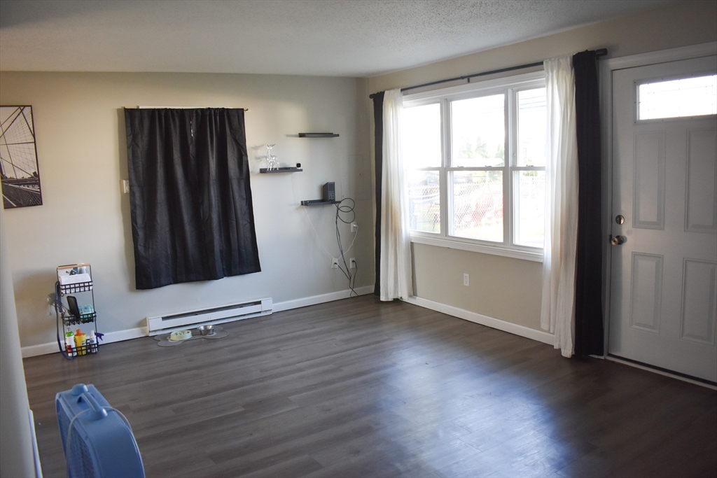 34 Wallace Street Springfield, MA 01119 - Photo 10 of 23