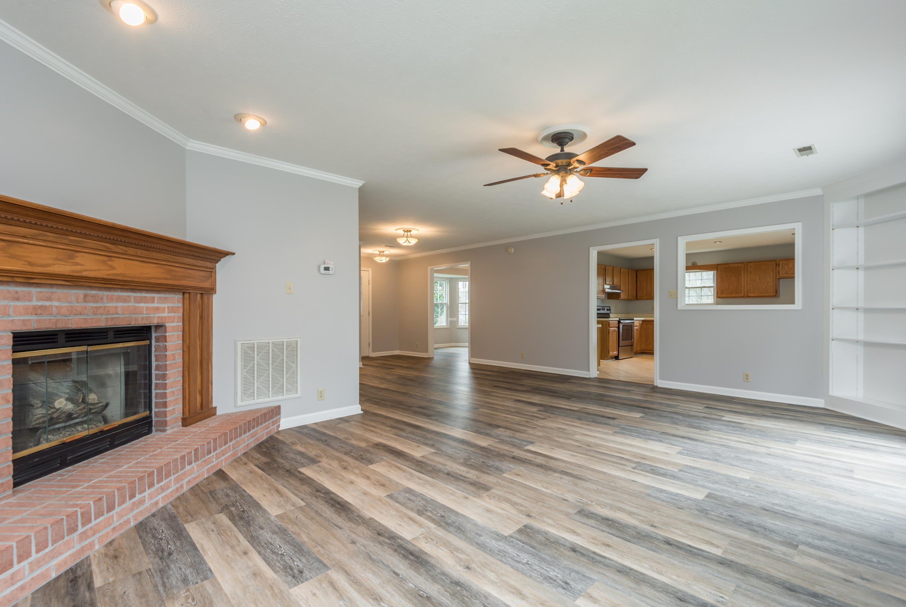 1701 Cheney Road Knoxville, TN 37922 - Photo 4 of 35 Living Room/Family Room