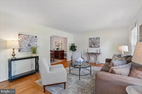 $865,000 | 4716 Sunflower Drive, Rockville, MD 20853