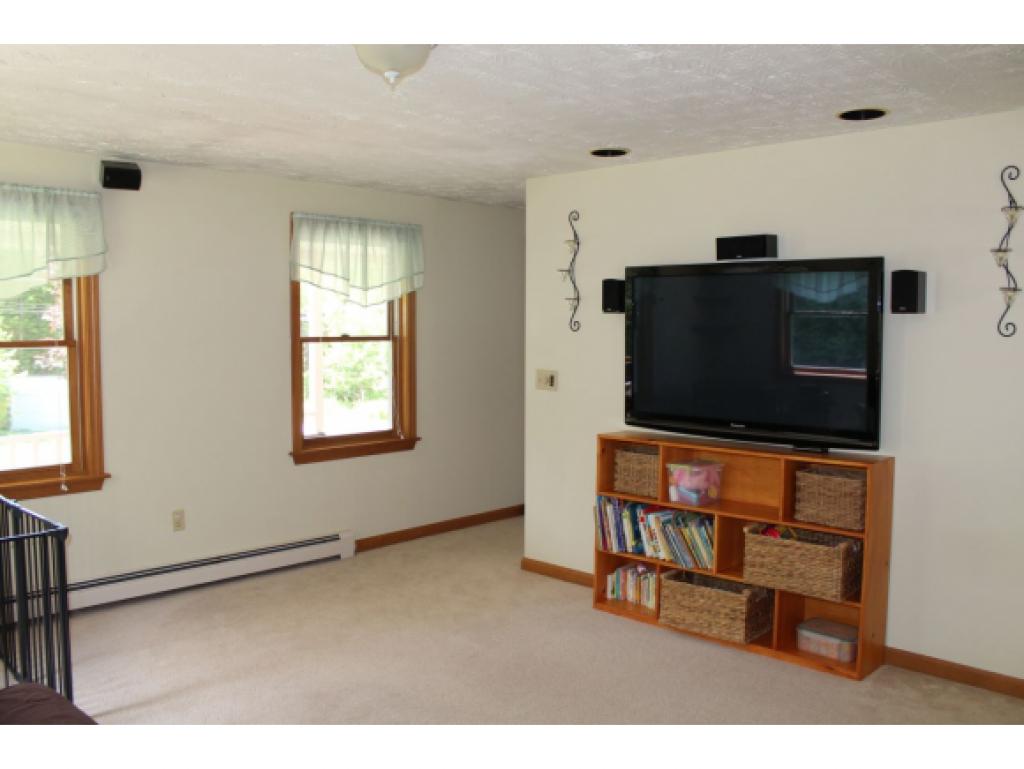 85 Sharon Road New Ipswich, NH 03071 - Photo 18 of 34