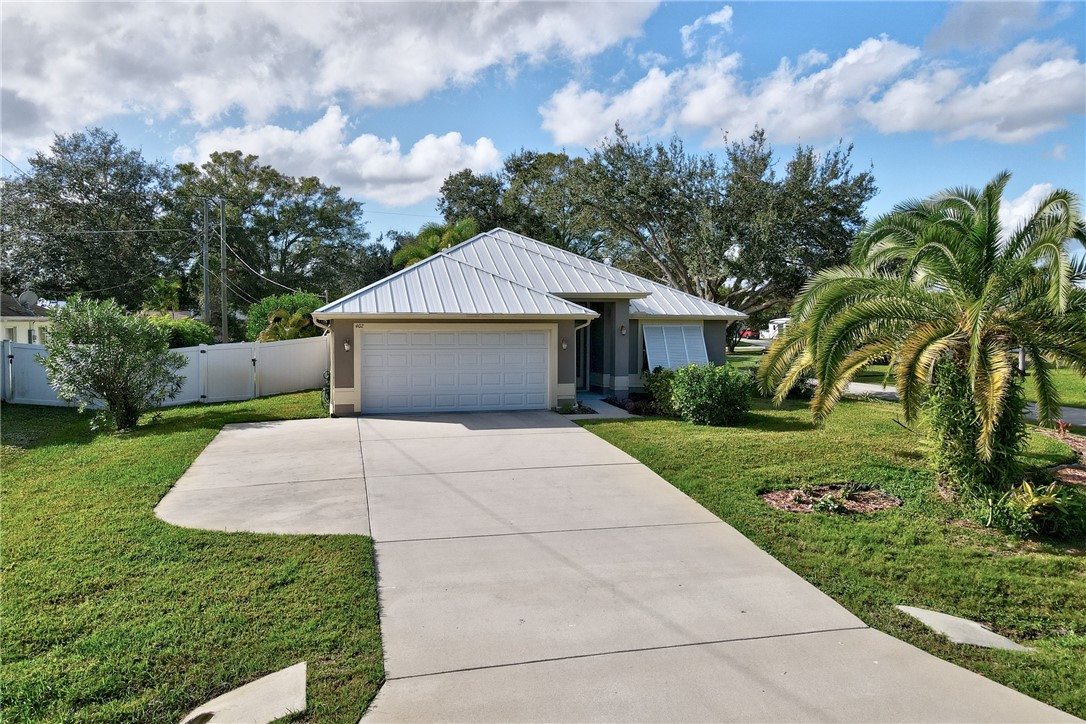 402 Toledo Street Sebastian, FL 32958 - Photo 2 of 36