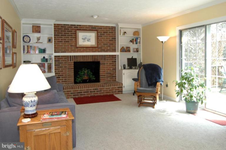 7409 Jenna Road Springfield, VA 22153 - Photo 8 of 22 Family Room