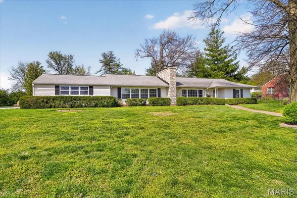 $595,000 | 31 South Tealwood Drive, St. Louis, MO 63141